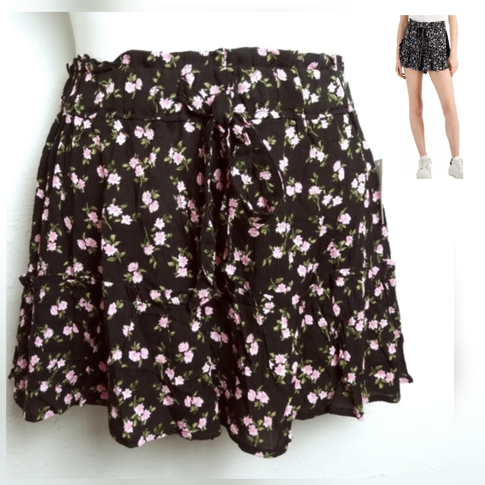 Vanilla Star Junior XL Black Ditsy Flowy Skirty Soft Short